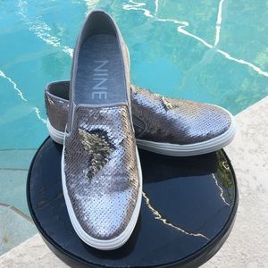 👣Silver Fox & Comfy!👣